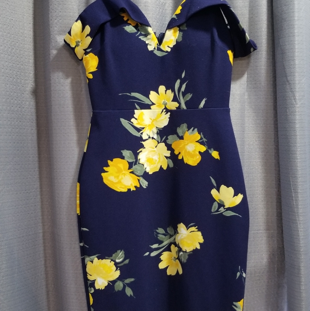 Small tight fit dress - Picture 1 of 1